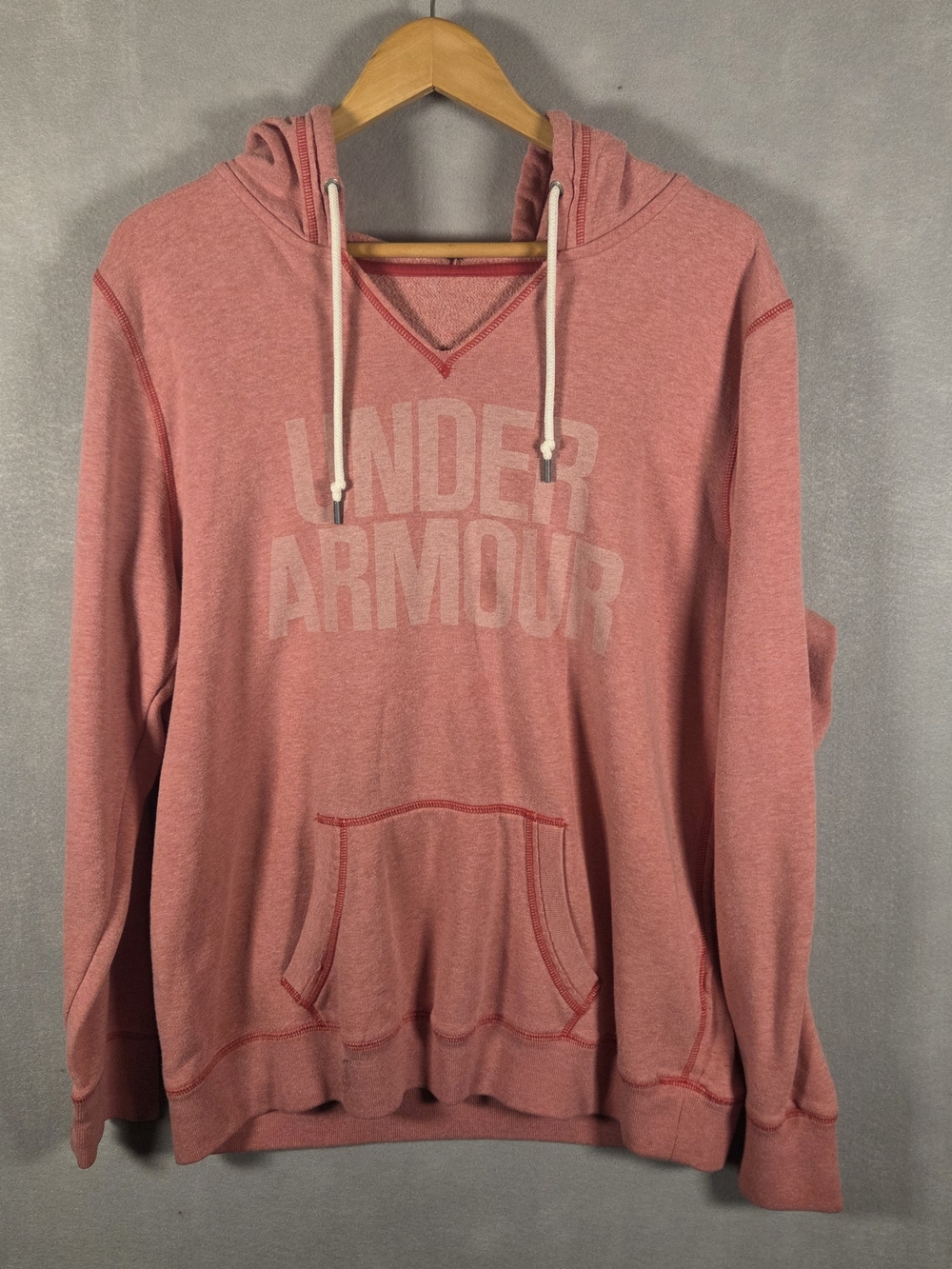 Under Armour hoodie with front lettering and contrast stitching (S577)